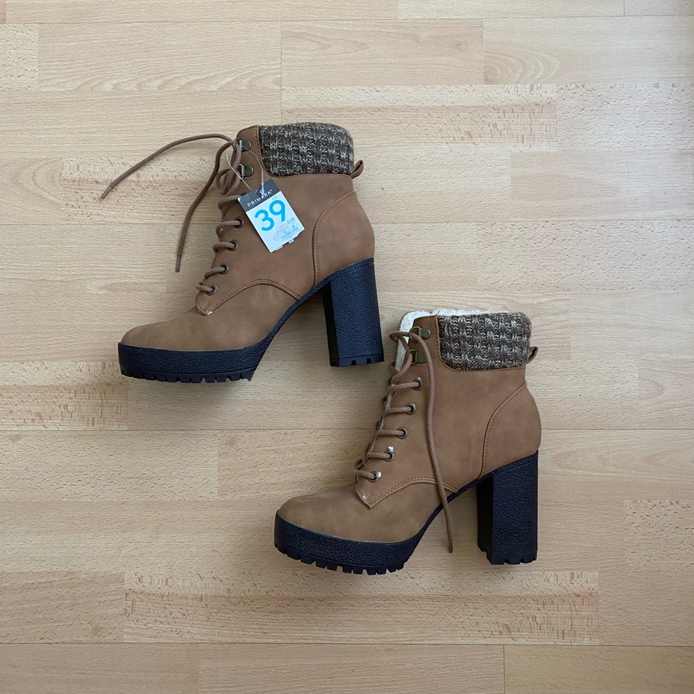 Boots - Picture 3 of 9